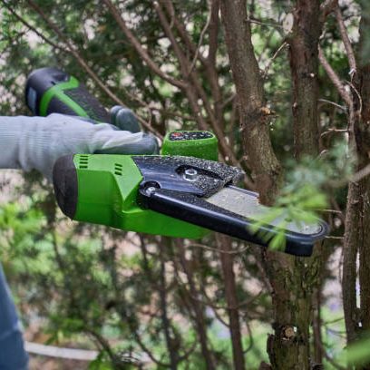 We provide chainsaw repairs and servicing